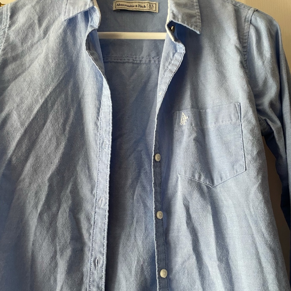 XS Abercrombie and Fitch button down long sleeve - Picture 4 of 5